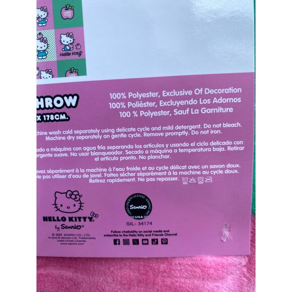 Hello Kitty Kawaii Throw Blanket – Soft Sanrio Apple Design – Pink & Green – - Picture 4 of 4
